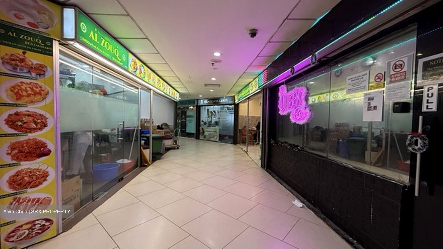 Lucky Plaza (D9), Retail #505303141